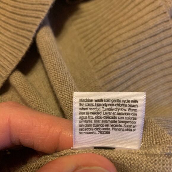 St. John’s Bay Beige Ruffle V-Neck Cardigan Sweater Medium - Picture 9 of 9